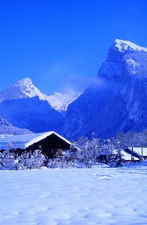 Image de la montagne du Criou enneigée à Samoens, dans le Haut-Giffre, en Haute Savoie